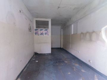 Venta casa a refaccionar sobre Av Galicia