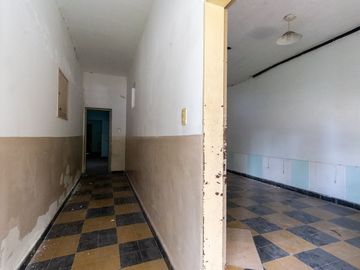 Venta casa a refaccionar sobre Av Galicia