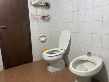 CASA EN VENTA EN 20 DE JUNIO 4 AMB EN LOTE PROPIO