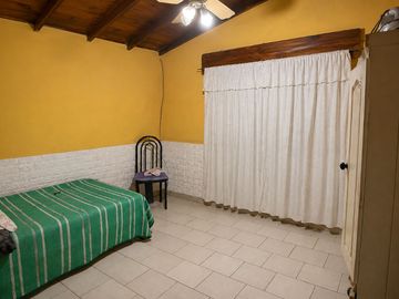 CASA EN VENTA EN 20 DE JUNIO 4 AMB EN LOTE PROPIO