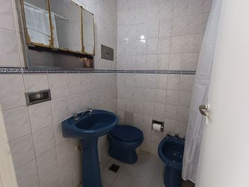 Depto 2 Amb en alquiler Balvanera piso alto
