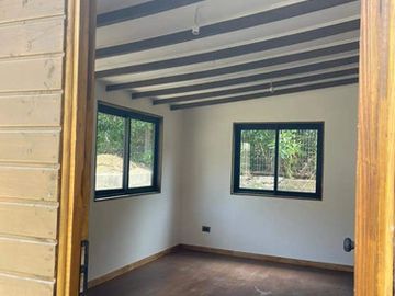 SE VENDE LINDA CASA  2 HAB, 2 BA, ESTAC, EN EL TABO