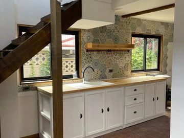 SE VENDE LINDA CASA  2 HAB, 2 BA, ESTAC, EN EL TABO