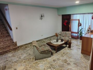 Hermoso Chalet - Acepta Permuta