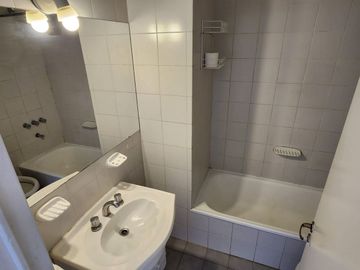 Alquiler 2 amb. c/balcón y amenities en Caballito