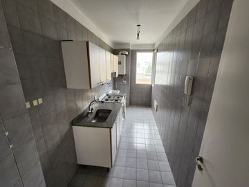 Alquiler 2 amb. c/balcón y amenities en Caballito