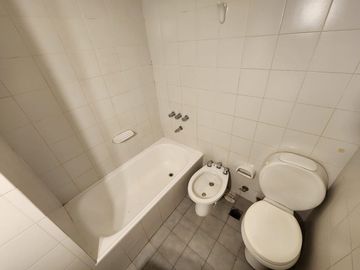 Alquiler 2 amb. c/balcón y amenities en Caballito