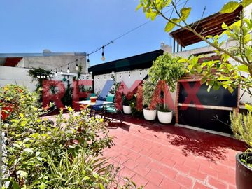 VENTA DEPTO 5 AMB C/ BALCÓN, 2 COCHERAS Y PATIO