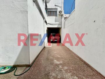 VENTA DEPTO 5 AMB C/ BALCÓN, 2 COCHERAS Y PATIO
