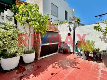 VENTA DEPTO 5 AMB C/ BALCÓN, 2 COCHERAS Y PATIO