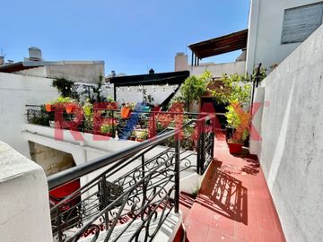 VENTA DEPTO 5 AMB C/ BALCÓN, 2 COCHERAS Y PATIO