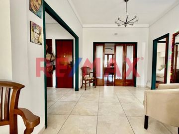 VENTA DEPTO 5 AMB C/ BALCÓN, 2 COCHERAS Y PATIO