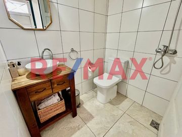 VENTA DEPTO 5 AMB C/ BALCÓN, 2 COCHERAS Y PATIO