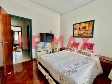 VENTA DEPTO 5 AMB C/ BALCÓN, 2 COCHERAS Y PATIO
