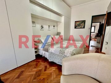 VENTA DEPTO 5 AMB C/ BALCÓN, 2 COCHERAS Y PATIO