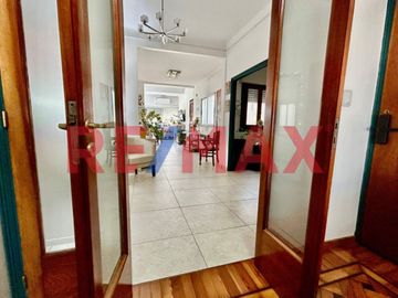 VENTA DEPTO 5 AMB C/ BALCÓN, 2 COCHERAS Y PATIO