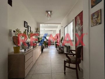 VENTA DEPTO 5 AMB C/ BALCÓN, 2 COCHERAS Y PATIO