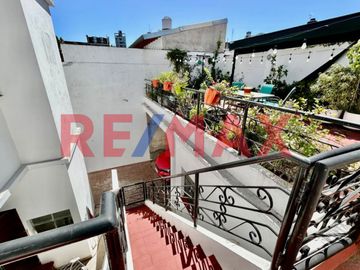 VENTA DEPTO 5 AMB C/ BALCÓN, 2 COCHERAS Y PATIO