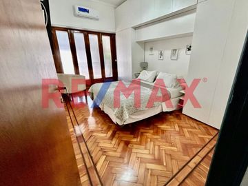 VENTA DEPTO 5 AMB C/ BALCÓN, 2 COCHERAS Y PATIO