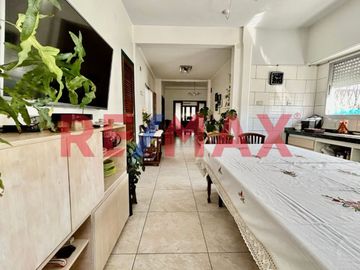VENTA DEPTO 5 AMB C/ BALCÓN, 2 COCHERAS Y PATIO