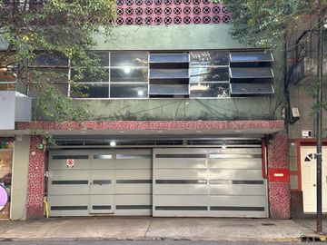 Venta cochera cubierta de 6M2 PARA 2 MOTOS, FLORES