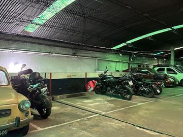 Venta cochera cubierta de 6M2 PARA 2 MOTOS, FLORES