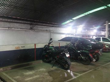 Venta cochera cubierta de 6M2 PARA 2 MOTOS, FLORES