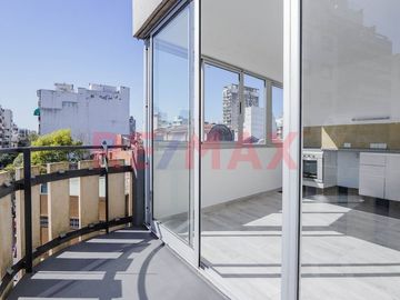 VENTA DEPTO . 3 AMBIENTES . ABASTO . + BALCONES