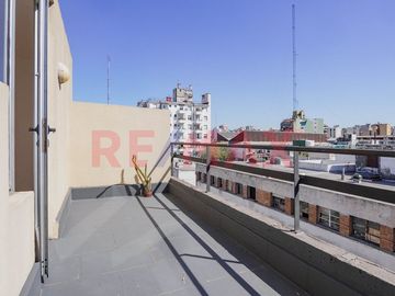 VENTA DEPTO . 3 AMBIENTES . ABASTO . + BALCONES