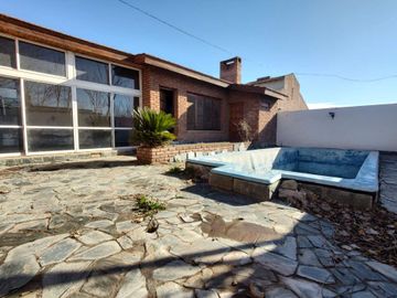 VENTA CASA 5 DORMITORIOS B° PROVINCIAS UNIDAS