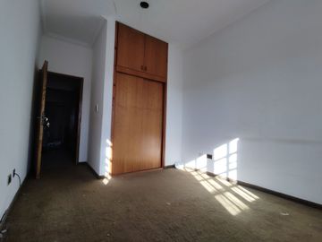 VENTA CASA 5 DORMITORIOS B° PROVINCIAS UNIDAS