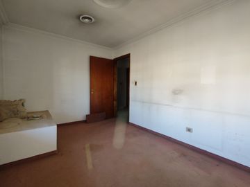VENTA CASA 5 DORMITORIOS B° PROVINCIAS UNIDAS