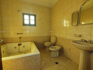 VENTA CASA 5 DORMITORIOS B° PROVINCIAS UNIDAS