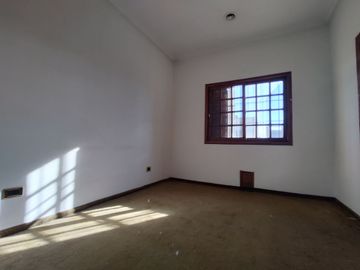 VENTA CASA 5 DORMITORIOS B° PROVINCIAS UNIDAS