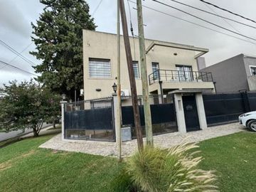 CASA 4 AMBIENTES VENTA  BELLA VISTA CON PILETA