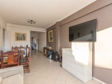 DEPTO EN VENTA 4 AMB CON BALCON FLORES LUMINOSO