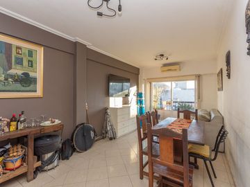 DEPTO EN VENTA 4 AMB CON BALCON FLORES LUMINOSO
