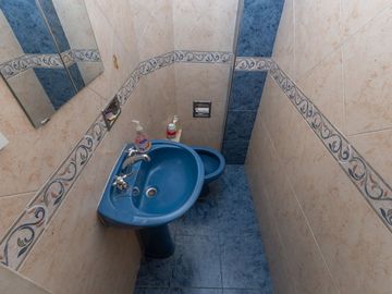 DEPTO EN VENTA 4 AMB CON BALCON FLORES LUMINOSO