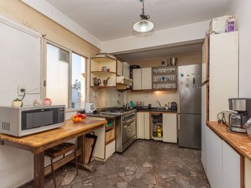DEPTO EN VENTA 4 AMB CON BALCON FLORES LUMINOSO