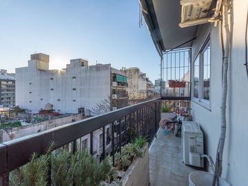 DEPTO EN VENTA 4 AMB CON BALCON FLORES LUMINOSO