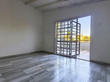 VENTA CASA DE 6 AMBIENTES FRANCISCO ALVAREZ