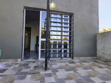 VENTA CASA DE 6 AMBIENTES FRANCISCO ALVAREZ