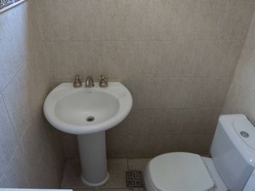 CASA EN VENTA LA PLATA PILETA 4 DORMITORIOS