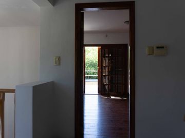 CASA EN VENTA LA PLATA PILETA 4 DORMITORIOS