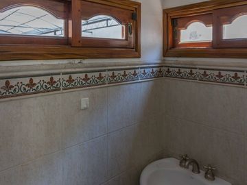 CASA EN VENTA LA PLATA PILETA 4 DORMITORIOS