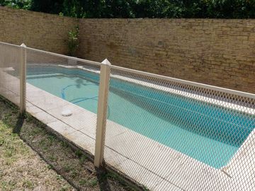 CASA EN VENTA LA PLATA PILETA 4 DORMITORIOS