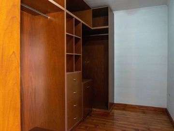 CASA EN VENTA LA PLATA PILETA 4 DORMITORIOS
