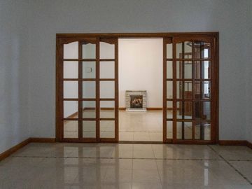CASA EN VENTA LA PLATA PILETA 4 DORMITORIOS