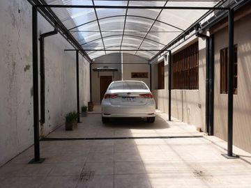 CASA EN VENTA LA PLATA PILETA 4 DORMITORIOS
