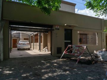 CASA EN VENTA LA PLATA PILETA 4 DORMITORIOS